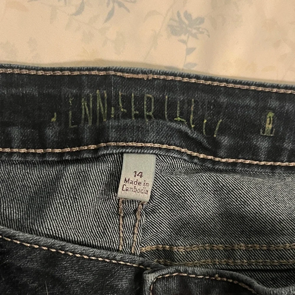 Jennifer Lopez Dark Blue Cropped Jeans - Picture 5 of 5